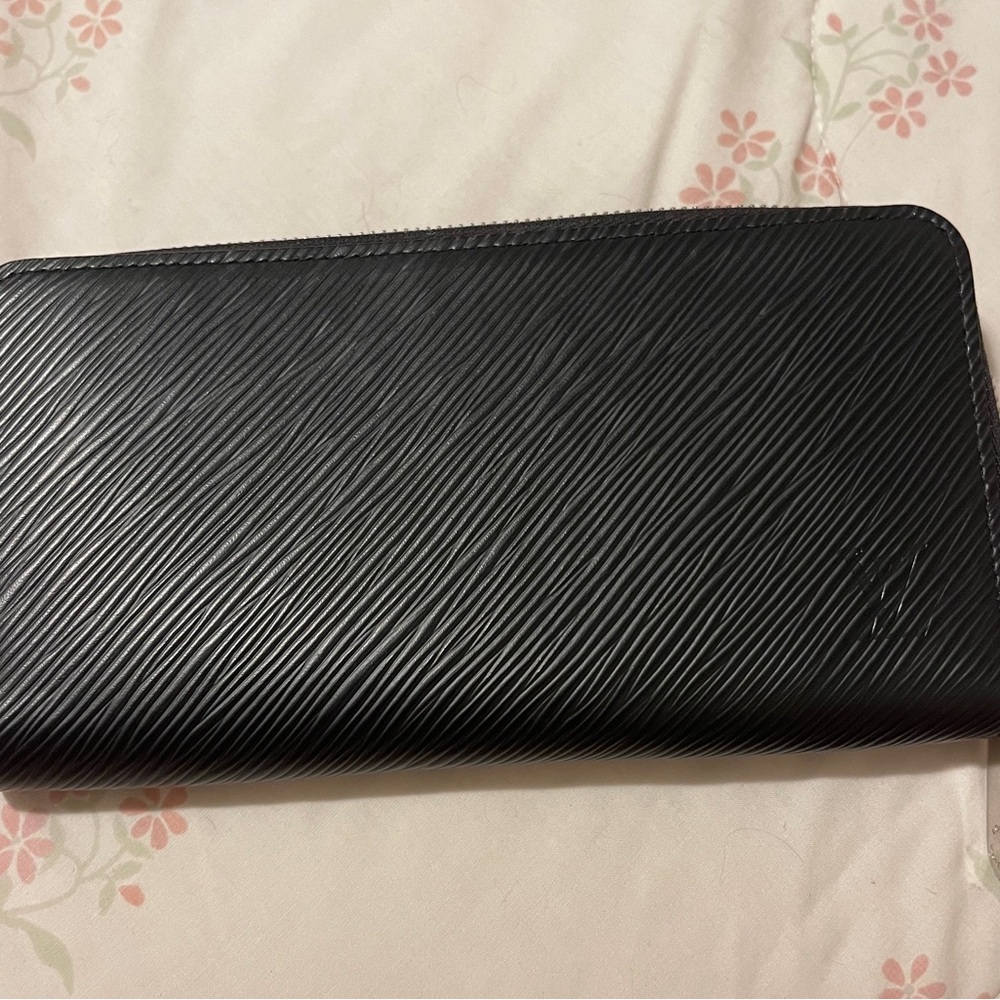Louis Vuitton Zippy wallet in Epi Leathers
